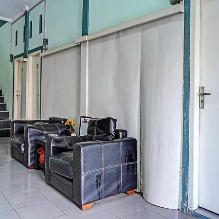 קארוואנג Oyo 91731 Home Stay Elis Cateliya Syariah מראה חיצוני תמונה