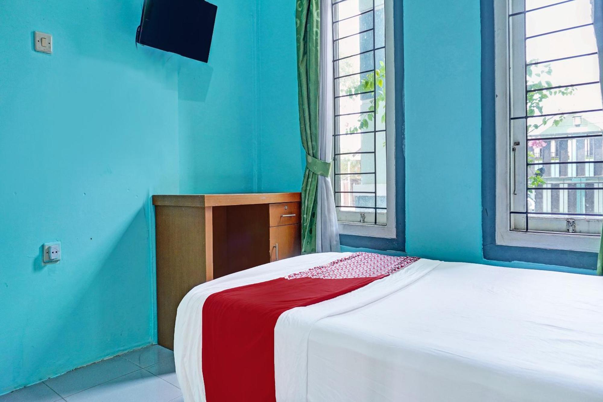 קארוואנג Oyo 91731 Home Stay Elis Cateliya Syariah מראה חיצוני תמונה