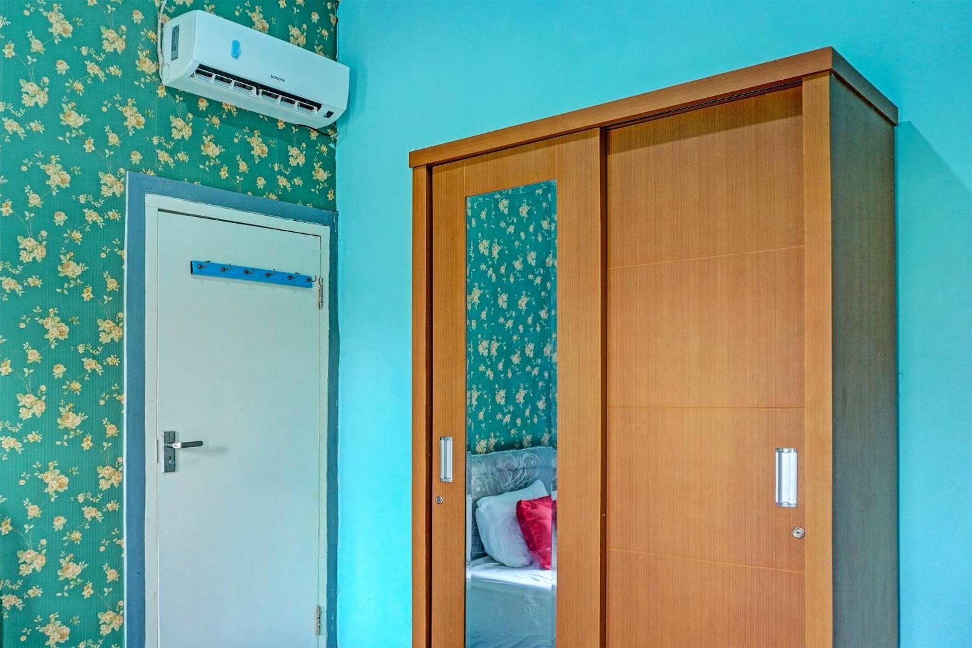 קארוואנג Oyo 91731 Home Stay Elis Cateliya Syariah מראה חיצוני תמונה