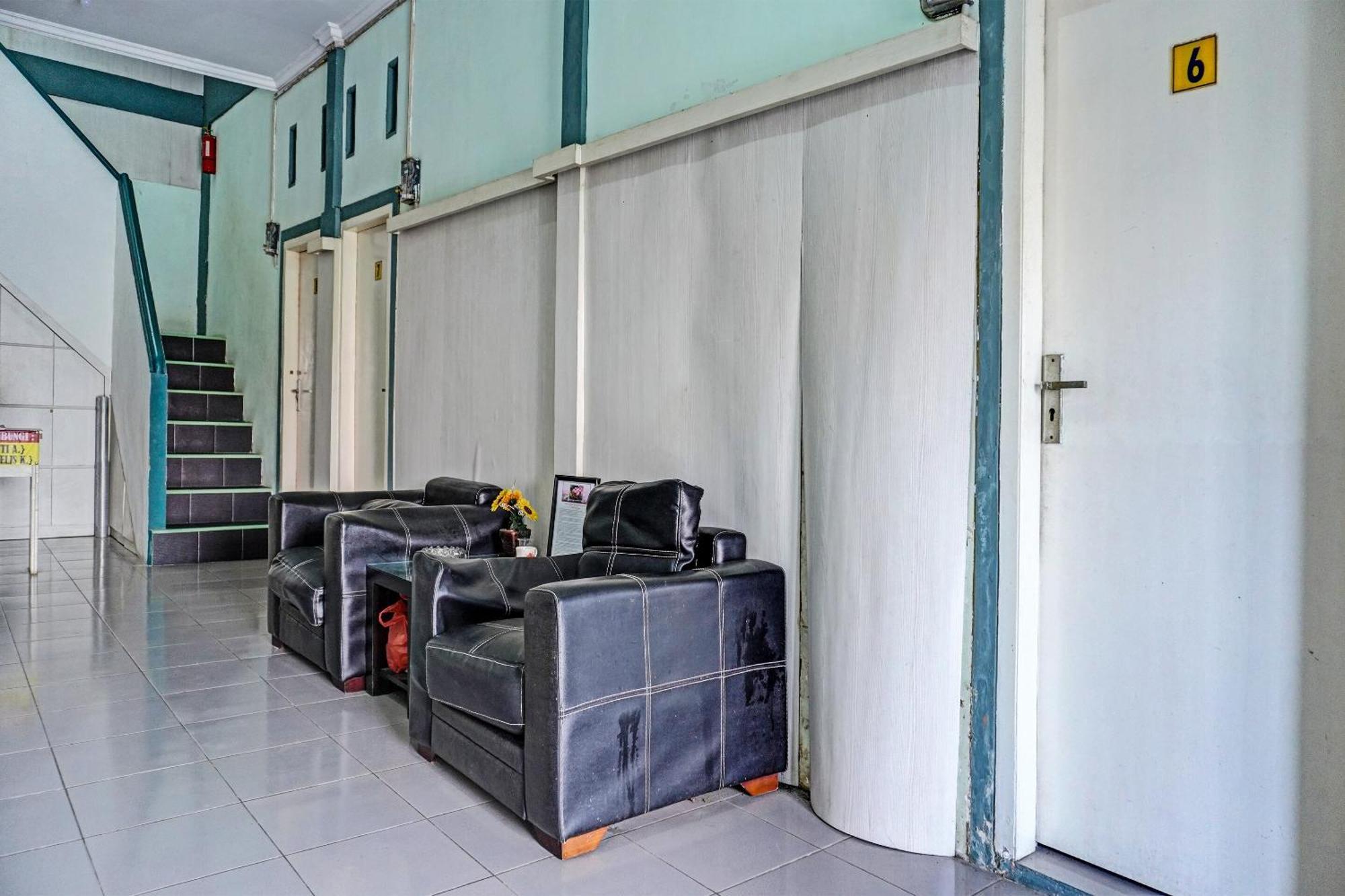 קארוואנג Oyo 91731 Home Stay Elis Cateliya Syariah מראה חיצוני תמונה