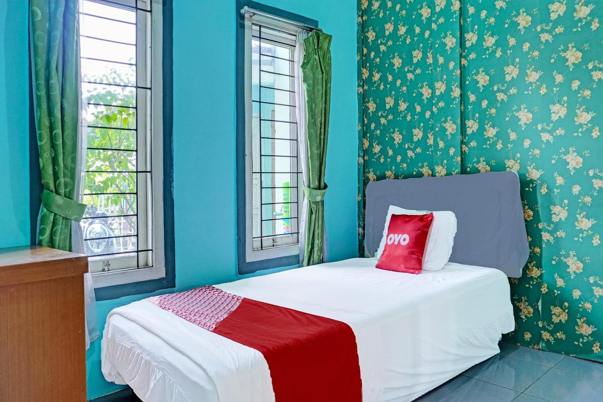 קארוואנג Oyo 91731 Home Stay Elis Cateliya Syariah מראה חיצוני תמונה