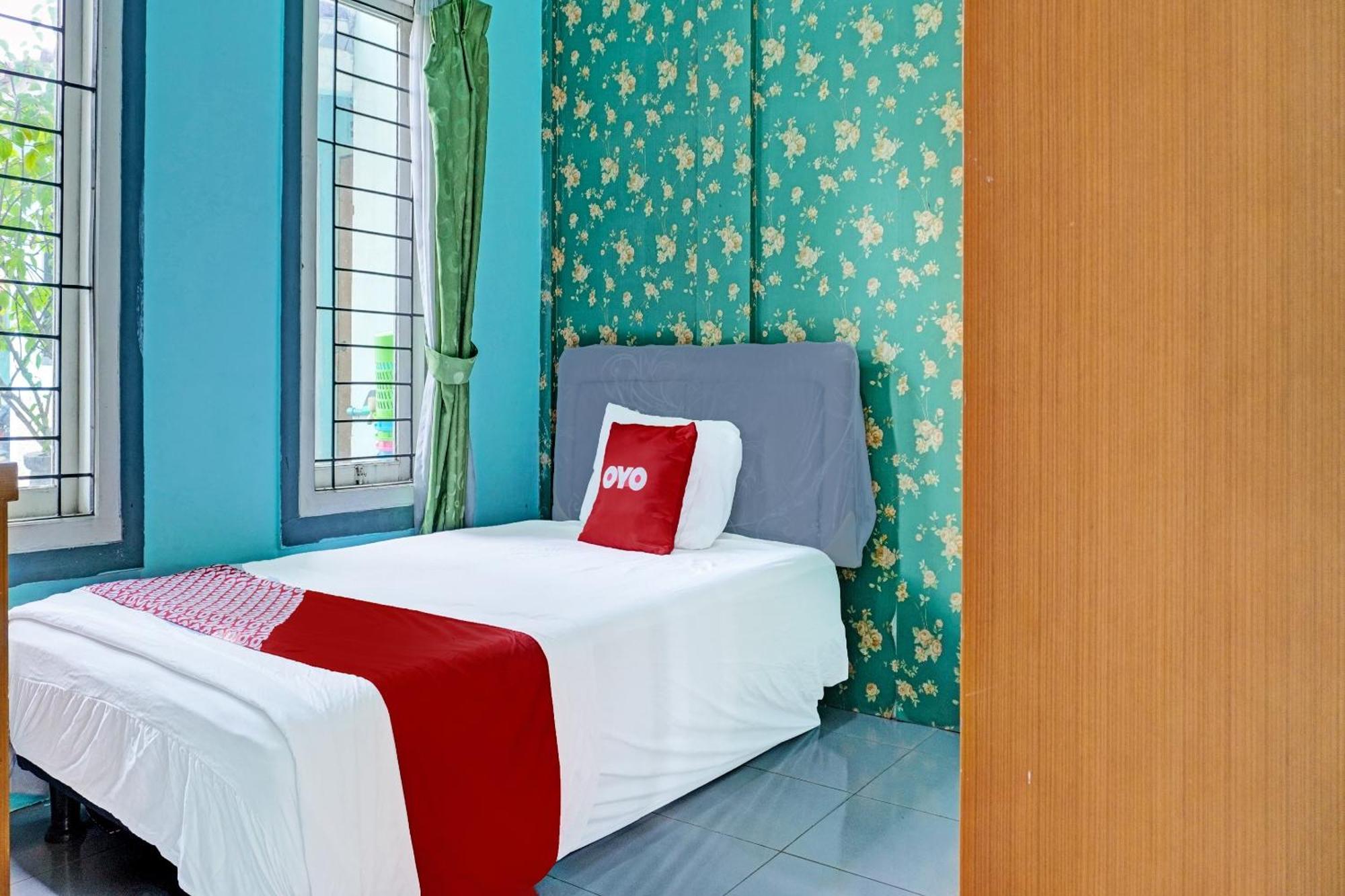 קארוואנג Oyo 91731 Home Stay Elis Cateliya Syariah מראה חיצוני תמונה
