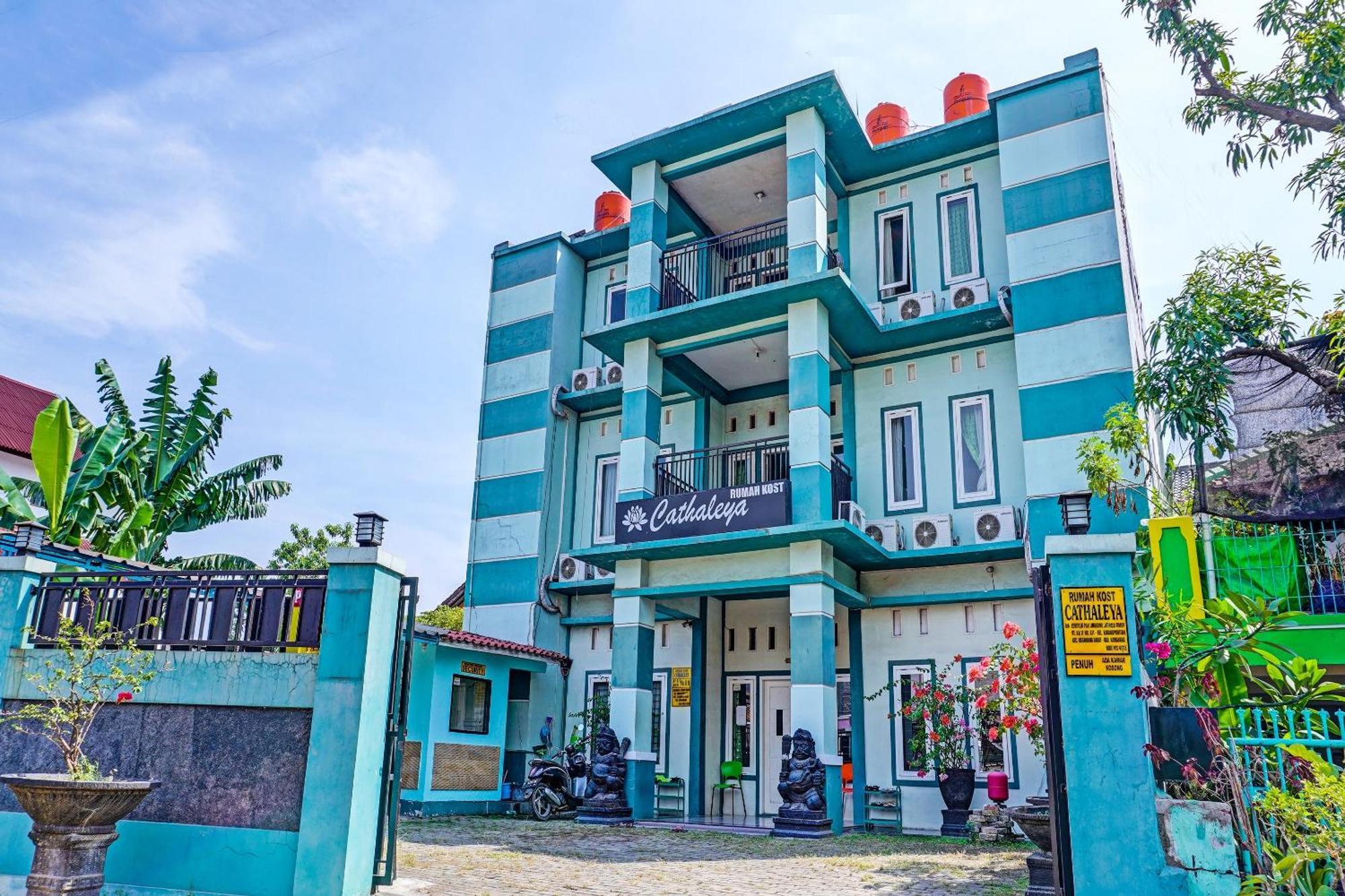 קארוואנג Oyo 91731 Home Stay Elis Cateliya Syariah מראה חיצוני תמונה