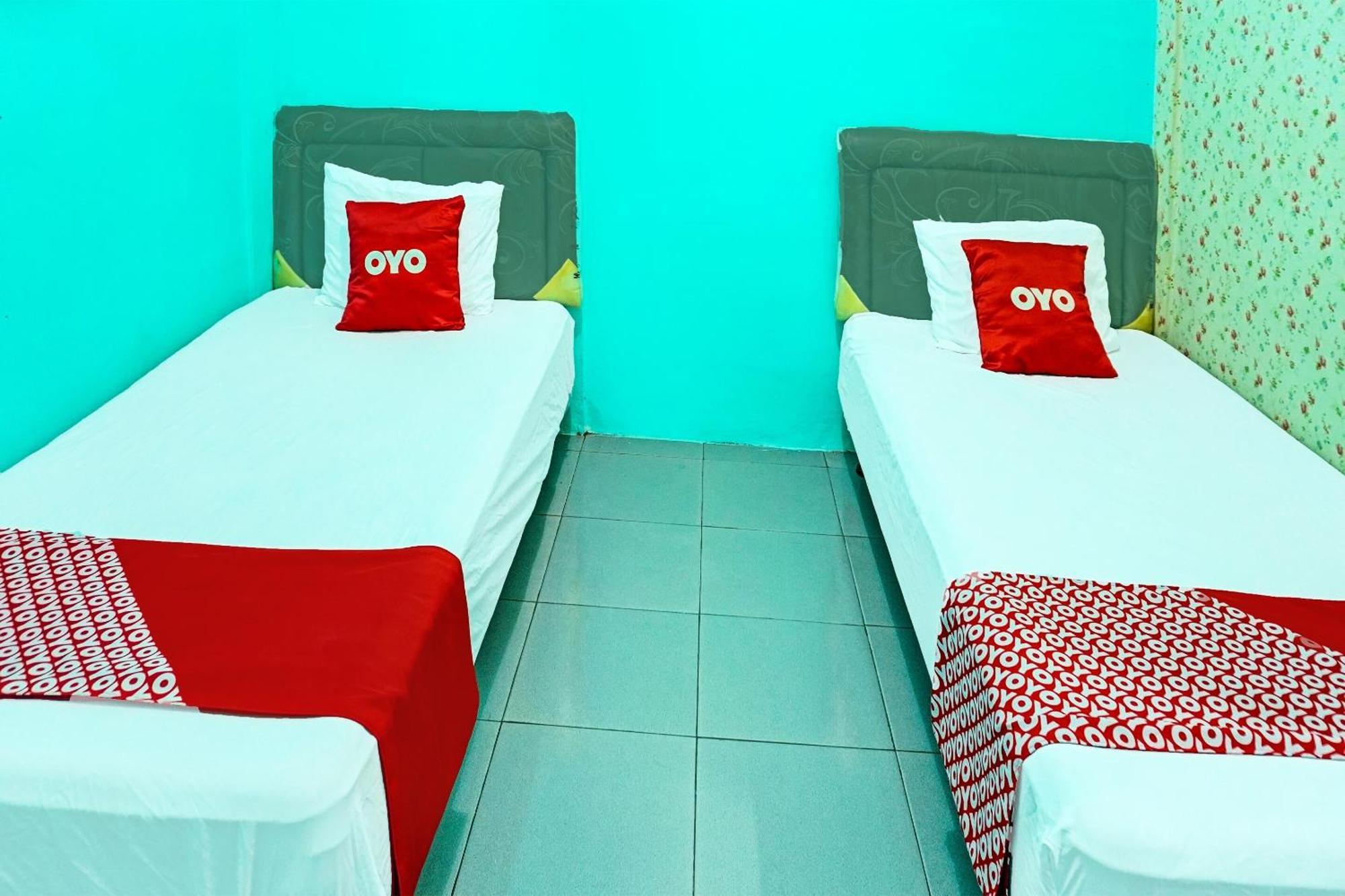 קארוואנג Oyo 91731 Home Stay Elis Cateliya Syariah מראה חיצוני תמונה